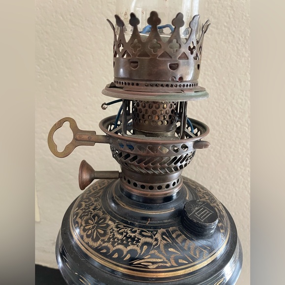 Antique vases and lanterns 3 piece set - Picture 10 of 10